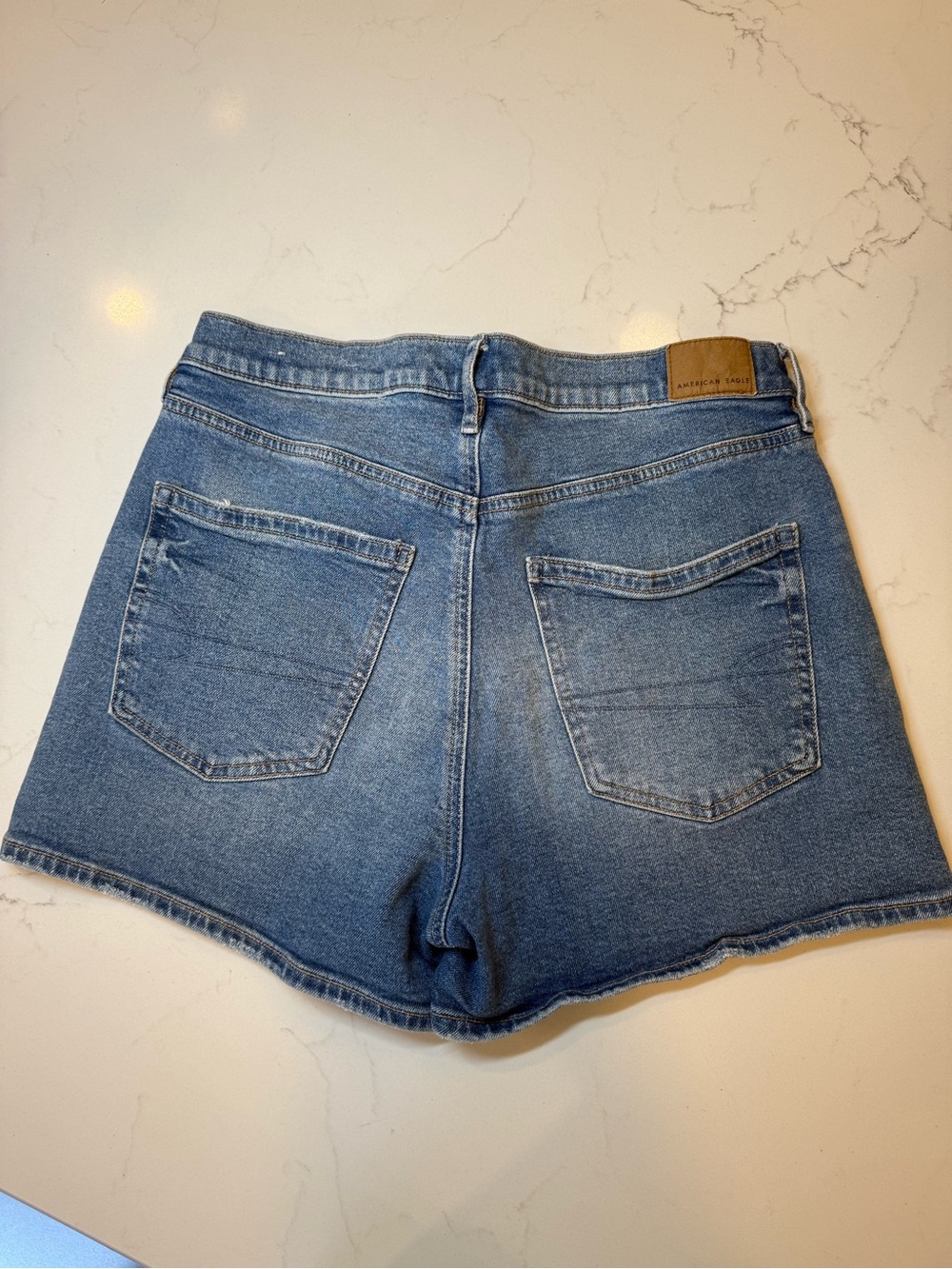 AE Strigid Super High-Waisted Relaxed Denim Short - Picture 6 of 9